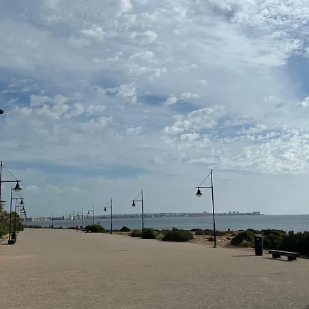 A&t Punta Prima شقة